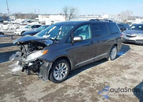 2012 Toyota Sienna Le 7 Passenger z USA, uszkodzony, nr VIN 5TDJK3DC1CS044319